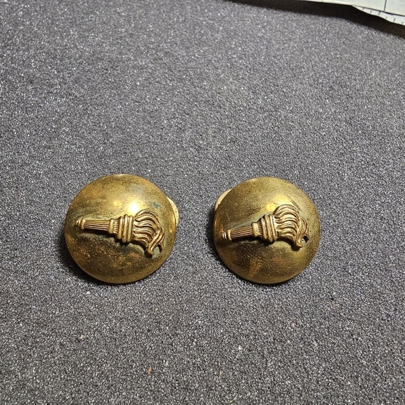 Vintage Military Torch Lapel Hat Pin Gold Tone Round Hall Marked "Gemsco N.Y" sh - Picture 1 of 6